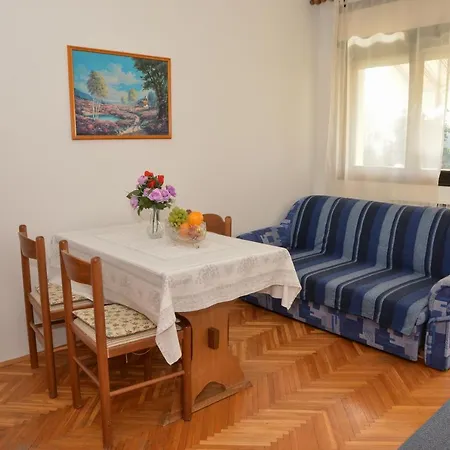Apartament Sestan