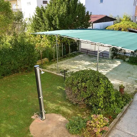 Apartament Sestan