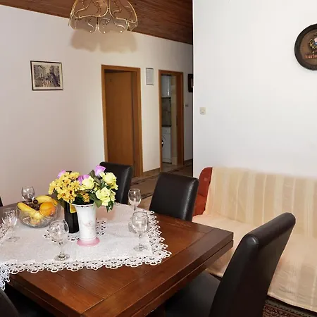 Sestan Apartman Zára