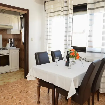 Apartman Sestan