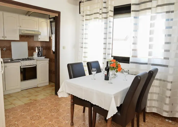 Apartament Sestan